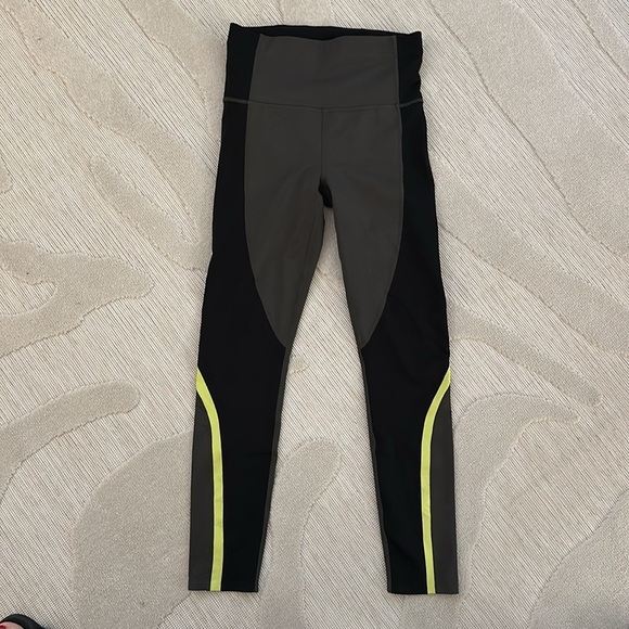 Athleta Spar Colorblock Leggings 7/8 - Picture 2 of 4